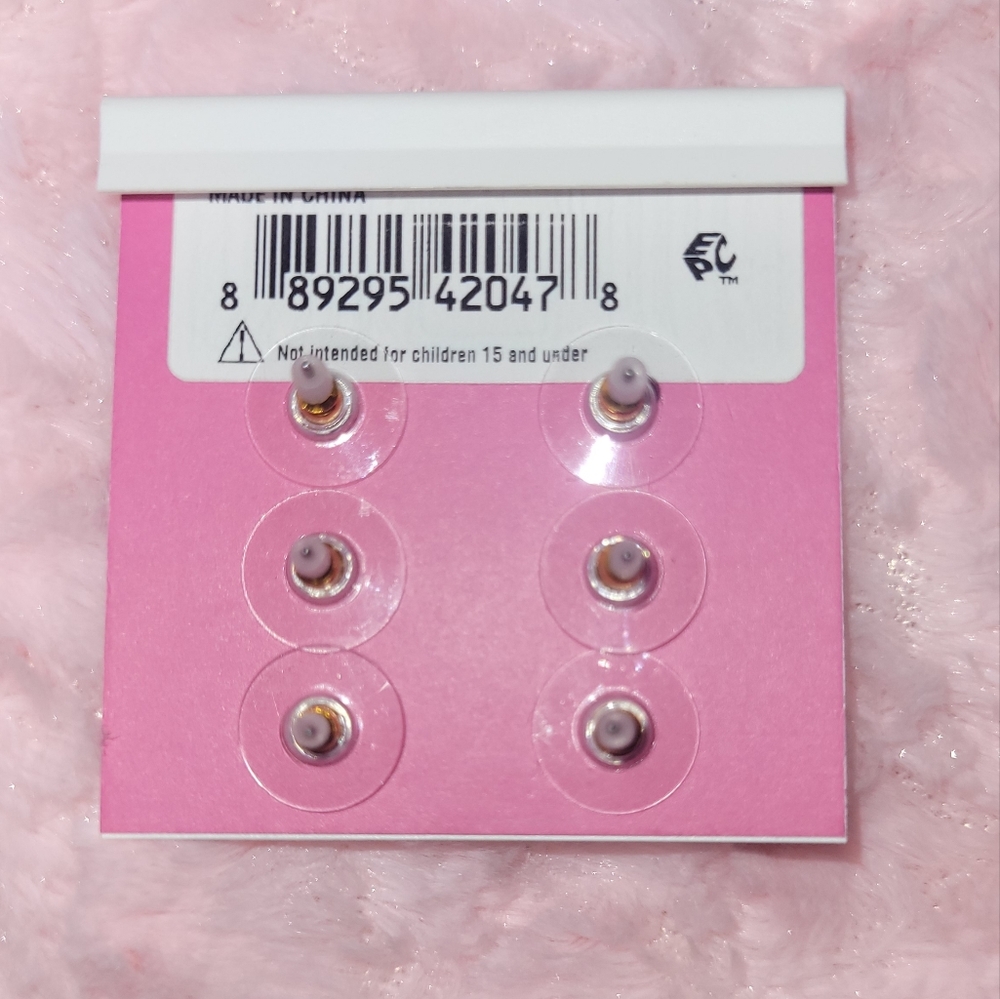 Betsey Johnson 3-pair earring set. - Picture 14 of 15